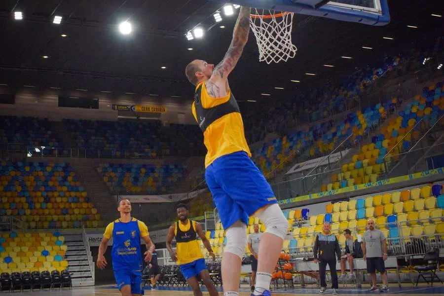 Balvin, entrenando con el Dreamland Gran Canaria, no fichará por el conjunto insular